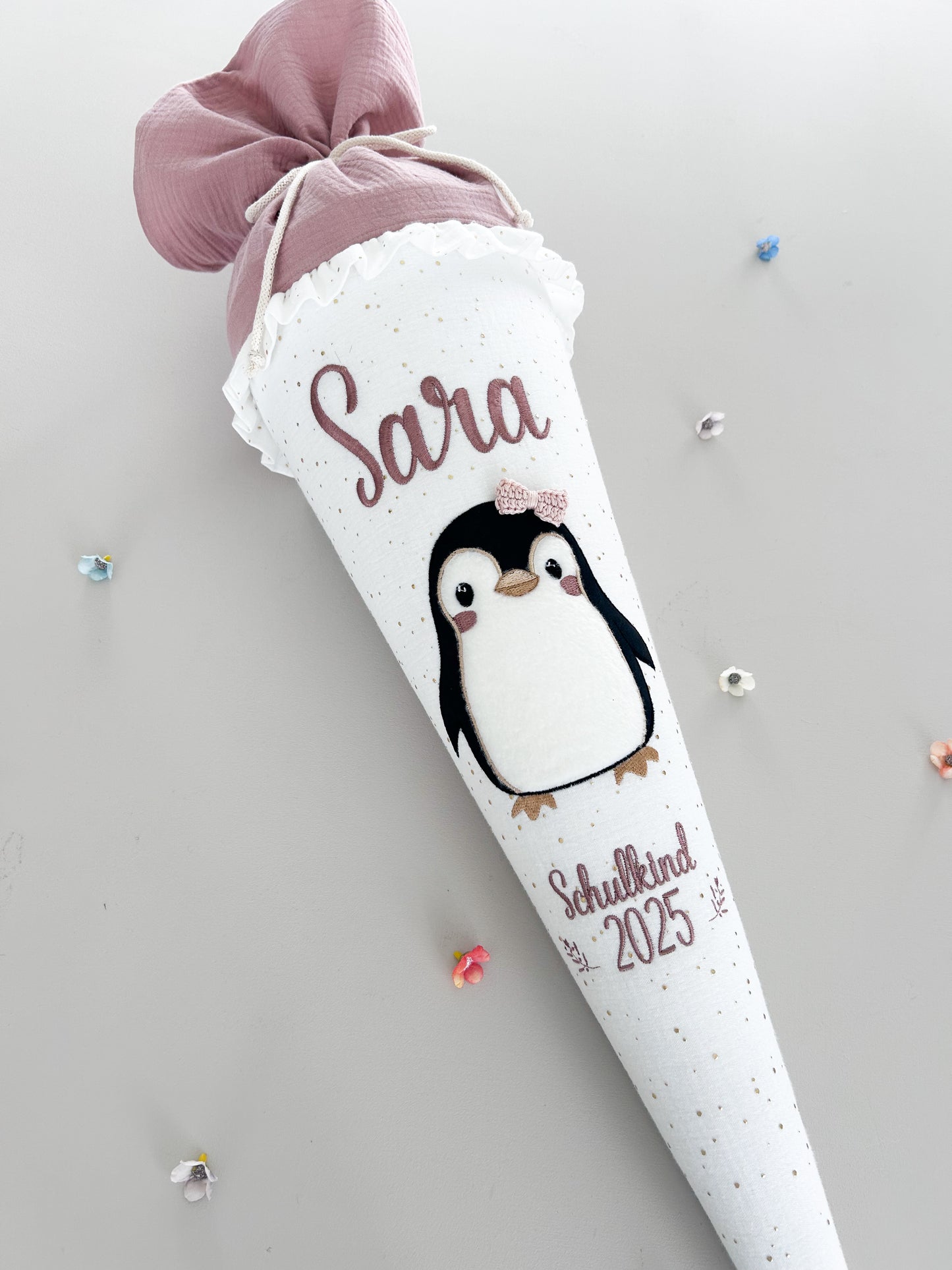 Schultüte - Pinguin- mit Schulkind 2026