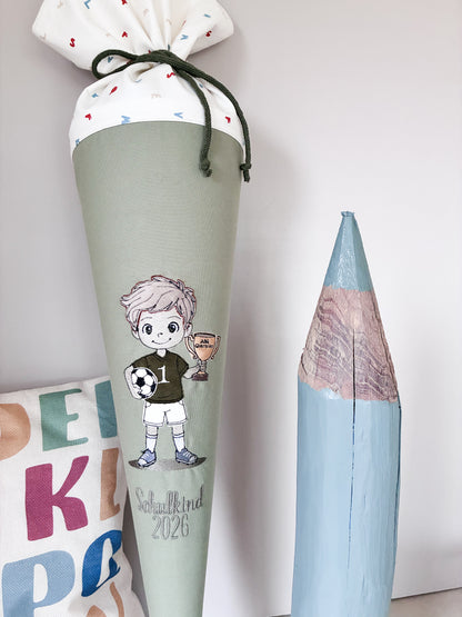 Schultüte -Fussballjungen mit Pokal- mit Schulkind 2026