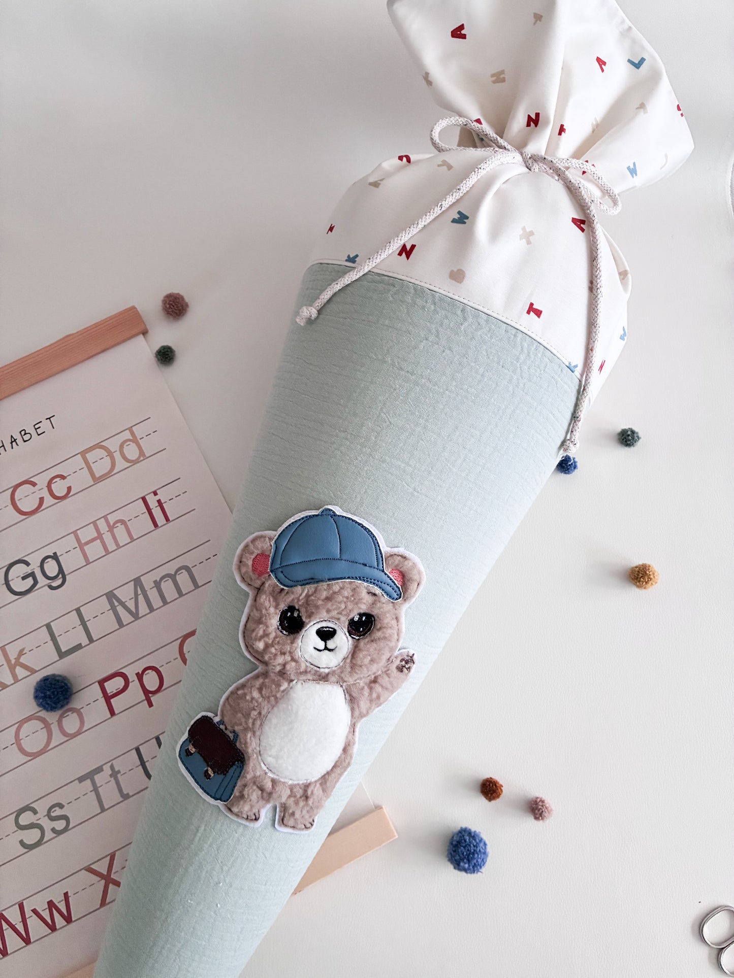 Schultüte -Bär mit Schultasche- mit Schulkind 2026