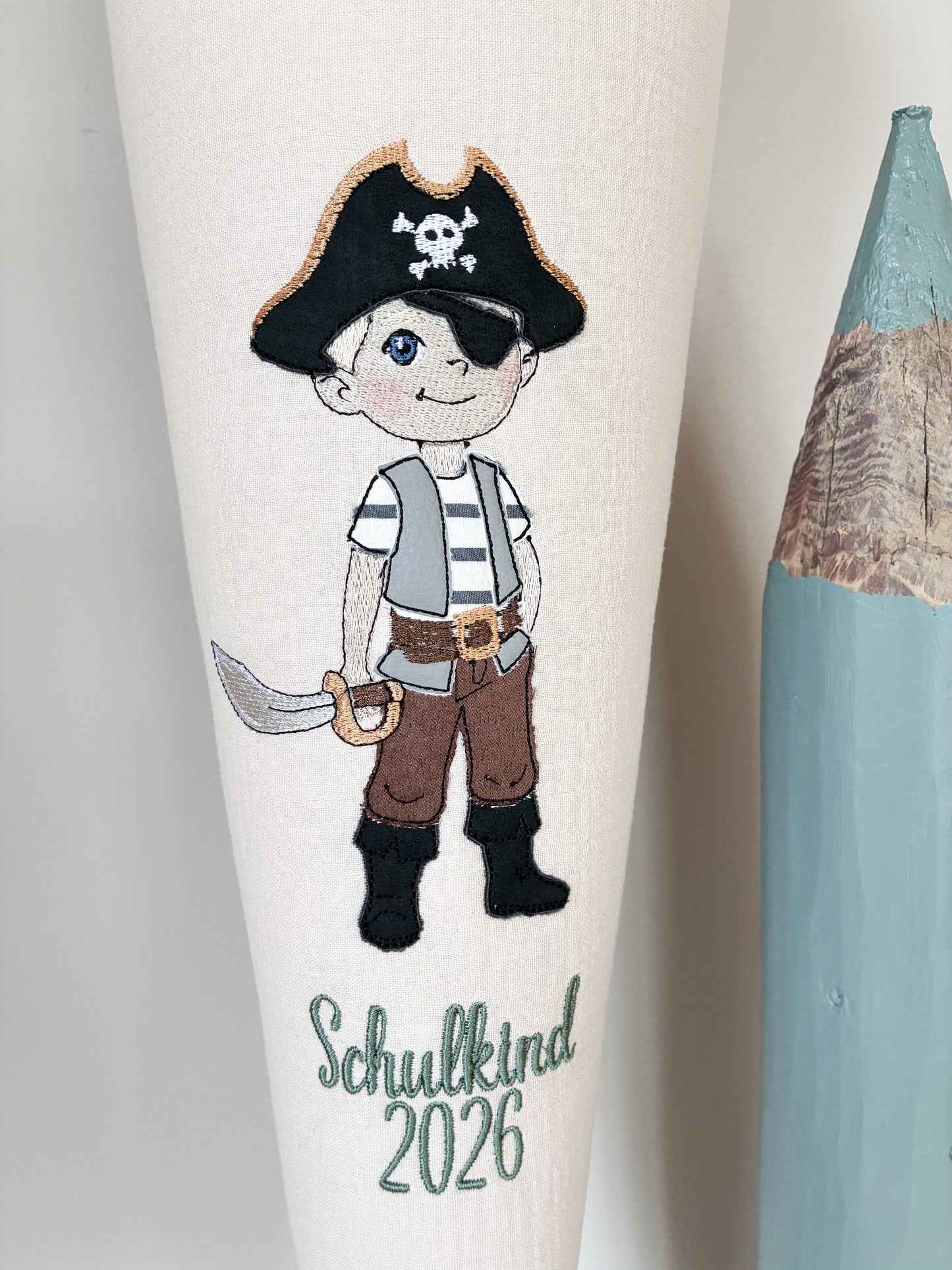 Schultüte -Piratenjunge- mit Schulkind 2026