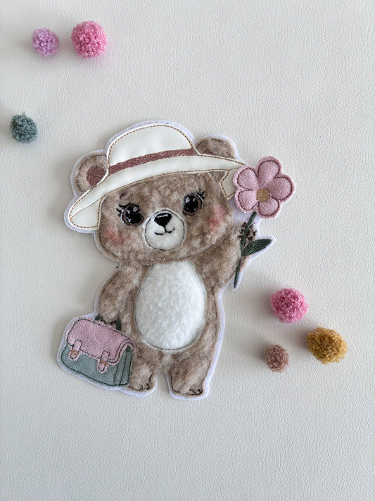 Aufbügel-Patch *Bärenmädchen mit Schultasche*