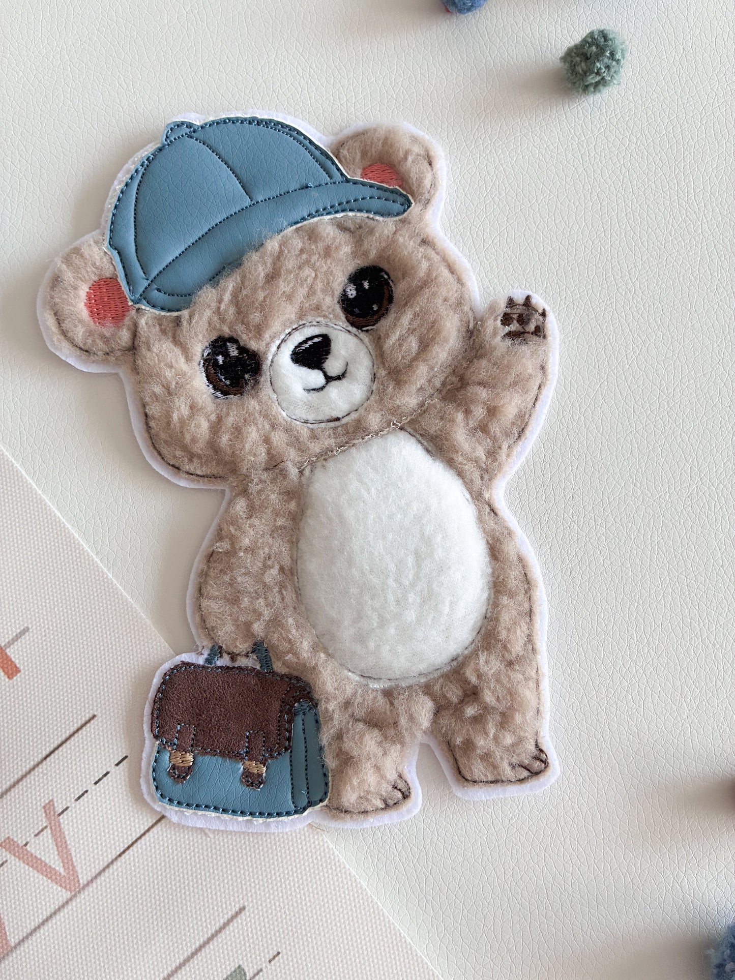 Aufbügel-Patch *Bär mit Schultasche*