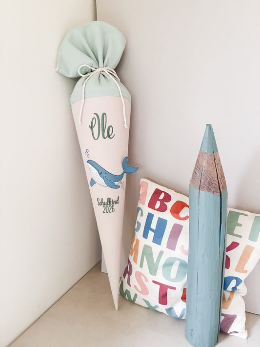 Schultüte -Blauwal- mit Schulkind 2026