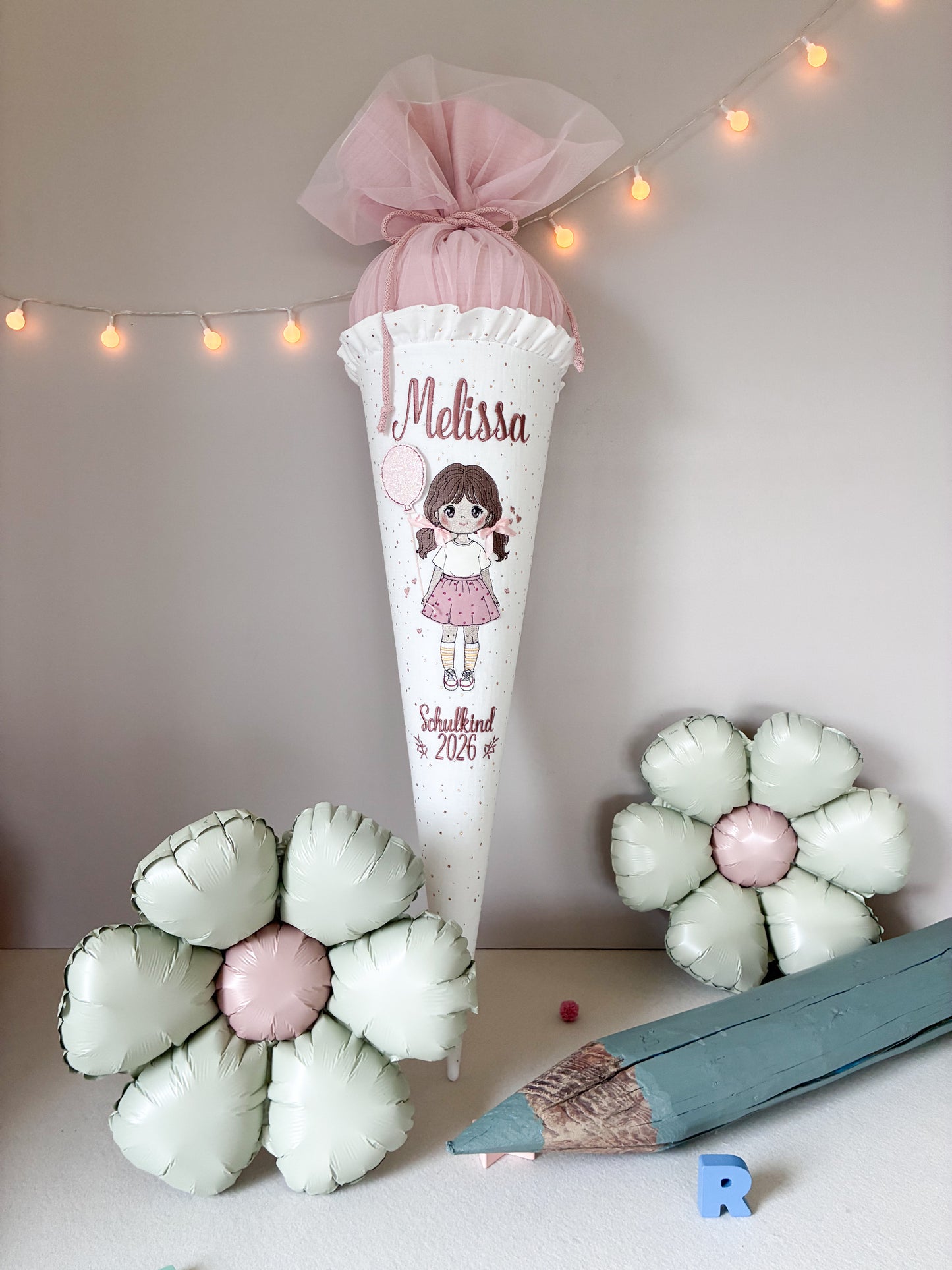 Schultüte - Mädchen mit Ballon- mit Schulkind 2026