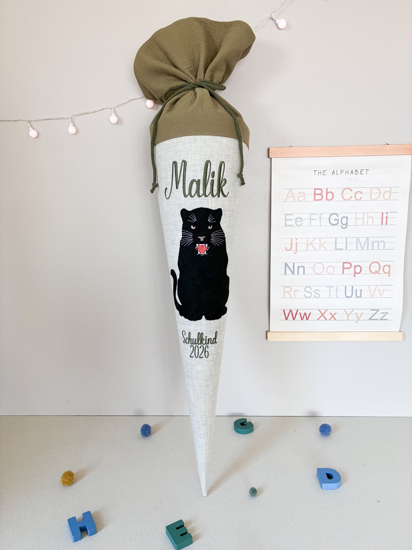 Schultüte -schwarzer Panther- mit Schulkind 2026