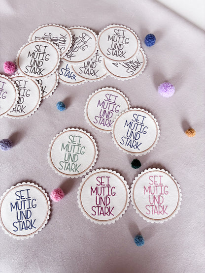 Aufbügel-Patch *SEI MUTIG UND STARK*