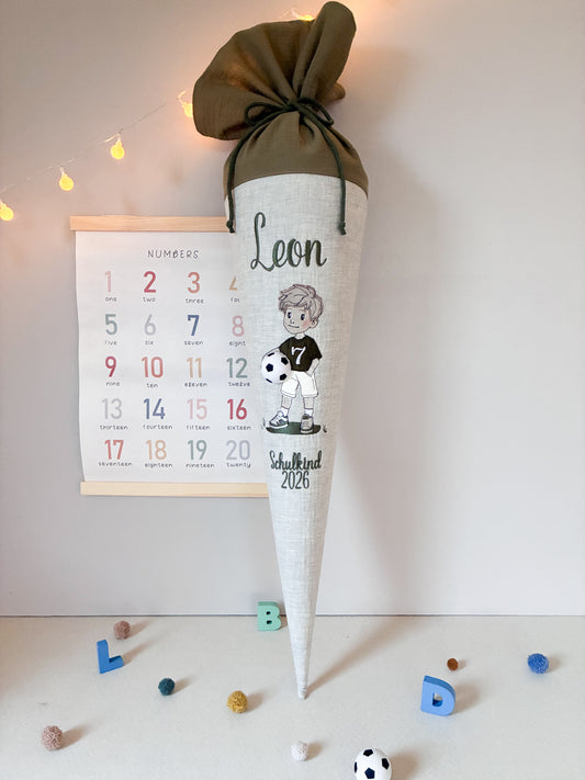 Schultüte -Junge mit Ball- mit Schulkind 2026