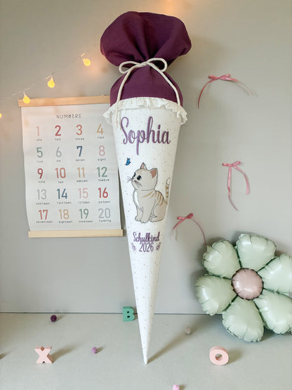 Schultüte - Katze mit Schmetterling - mit Schulkind 2026 (Auslieferung: vom 12.08.-11.09.2026)