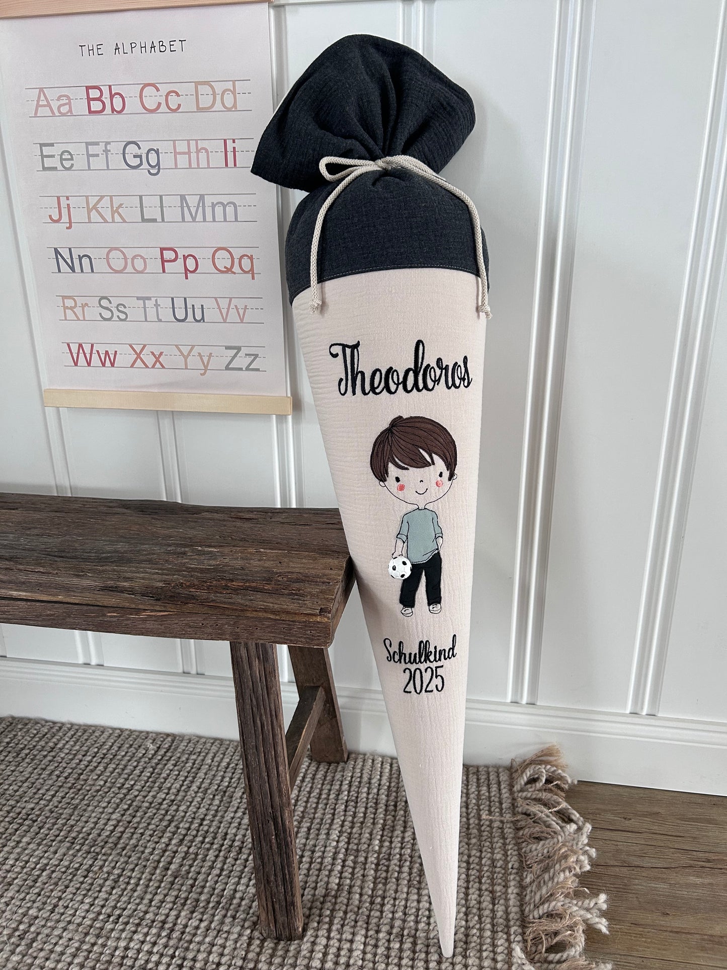 Schultüte -Fussballjunge- mit Schulkind 2026