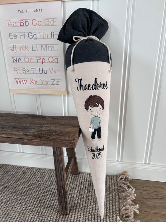 Schultüte -Fussballjunge- mit Schulkind 2026