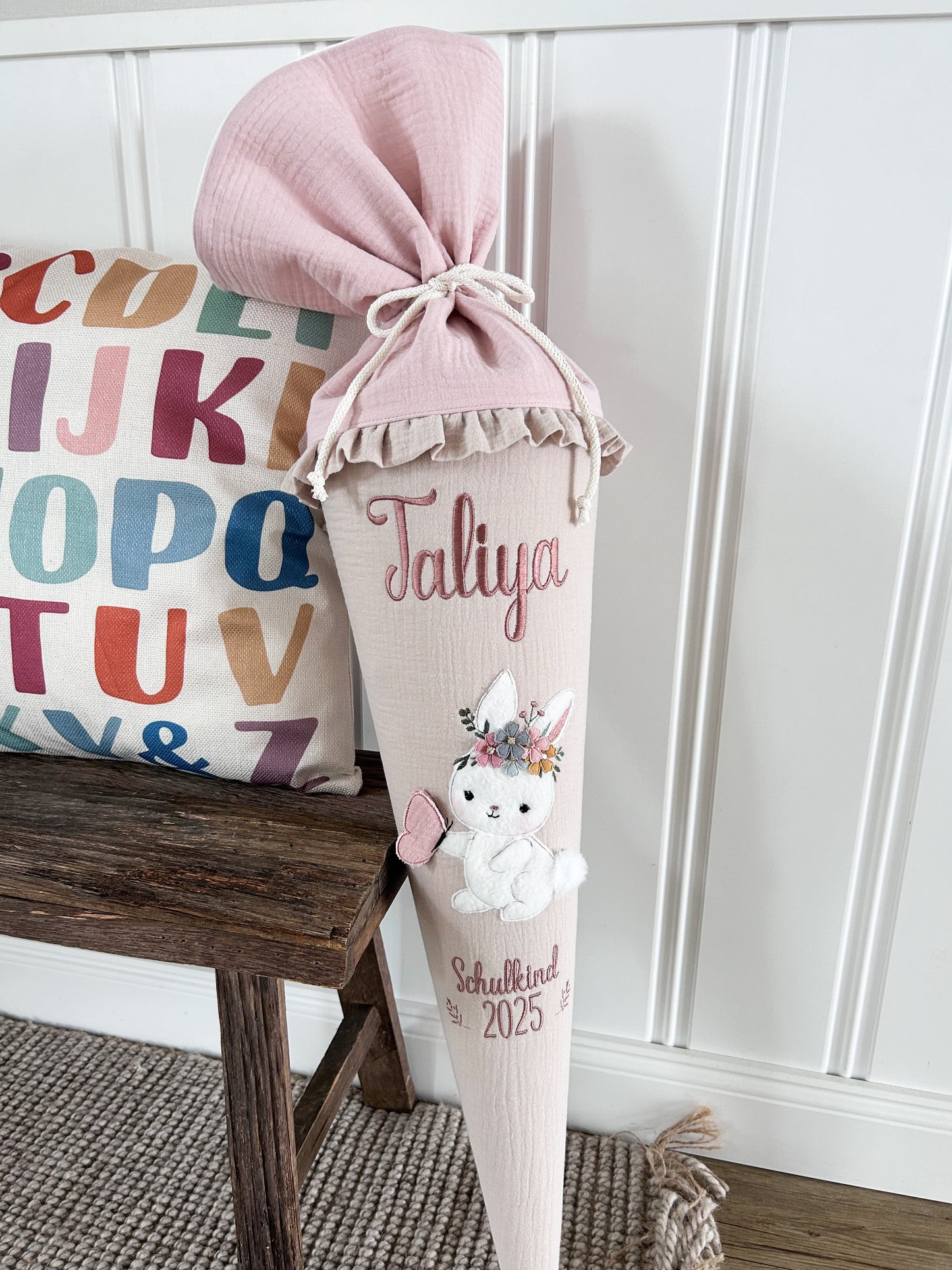 Schultüte - Hase mit Blümchen  - mit Schulkind 2026